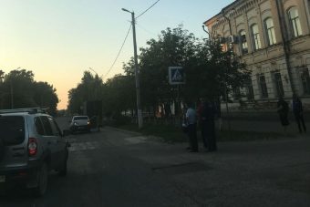 В Бежецке внедорожник врезался в Renault Logan