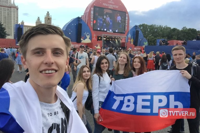 Жители Твери отправились болеть за сборную России в главную фан-зону страны