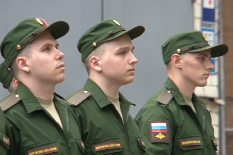 Десять новобранцев из Тверской области отправились в Преображенский полк 