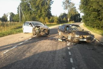 Пьяная автоледи выехала на встречную полосу и столкнулась с другим автомобилем в Тверской области