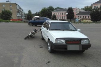 В Ржеве водитель мопеда угодил под легковушку