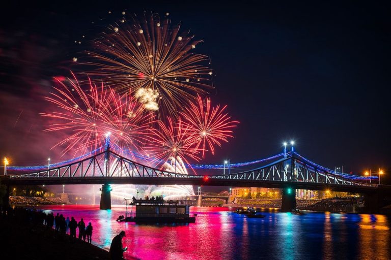 Выступление народных коллективов, выставка ретро-автомобилей, «Гастрофест» и фейерверк: как Тверь отпразднует День города