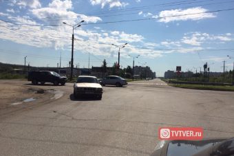 В Твери отремонтировали бесхозный светофор на повороте в Мамулино