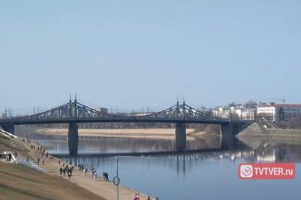 В Твери ночью перекроют движение по Старому Волжскому мосту В Твери ночью перекроют движение по Старому Волжскому мосту