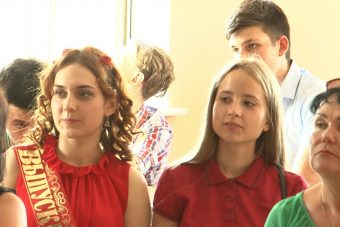 Тверские гимназисты получили аттестат 