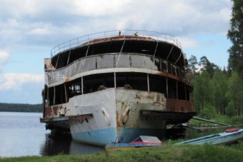 В Тверской области по требованию природоохранной прокуратуры достали утопленника «Достоевского», снимавшегося в «Жестоком романсе»