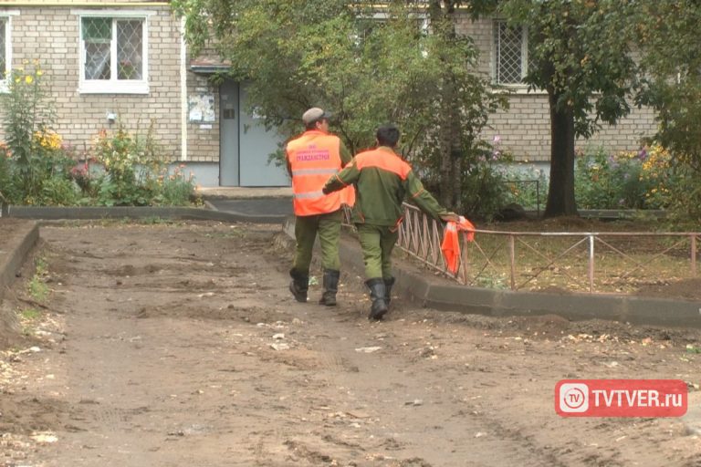 Грустная дата: многострадальные дворы Центрального района Твери ремонтируют уже больше года