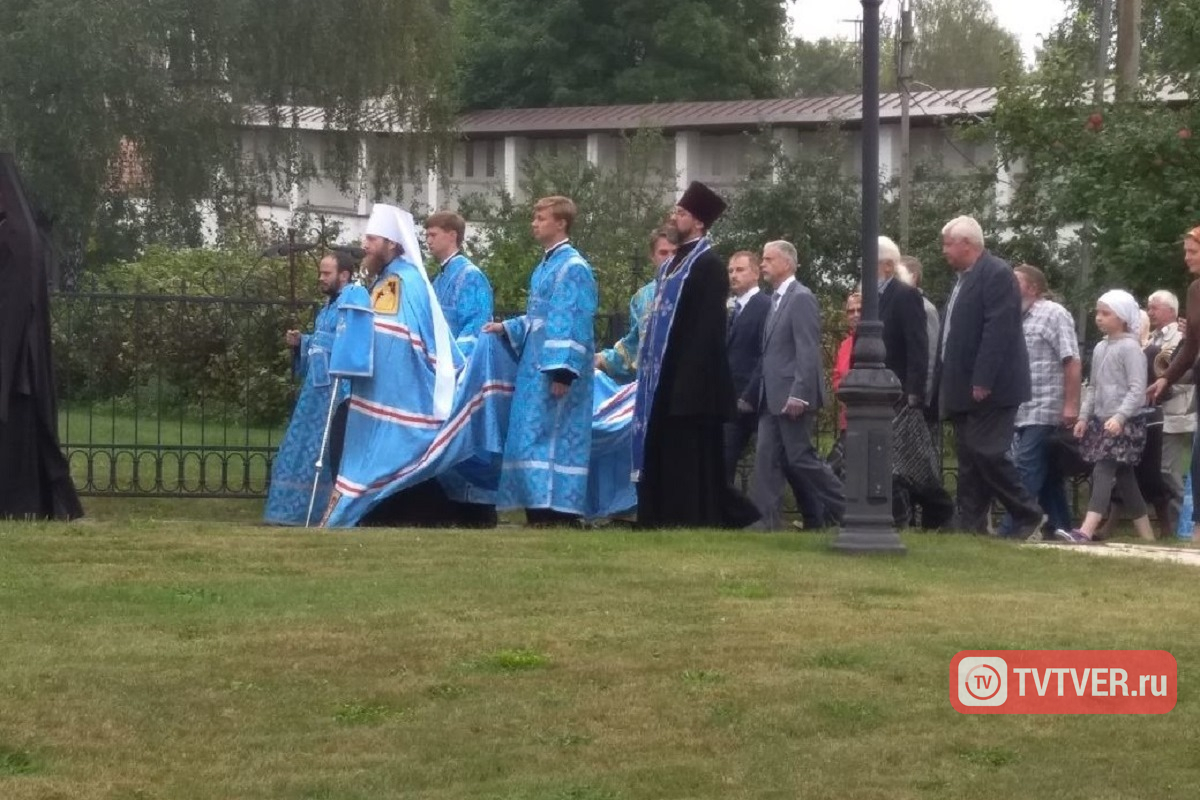 Для первоклассников Старицы первый звонок прозвучал с колокольни Свято-Успенского монастыря