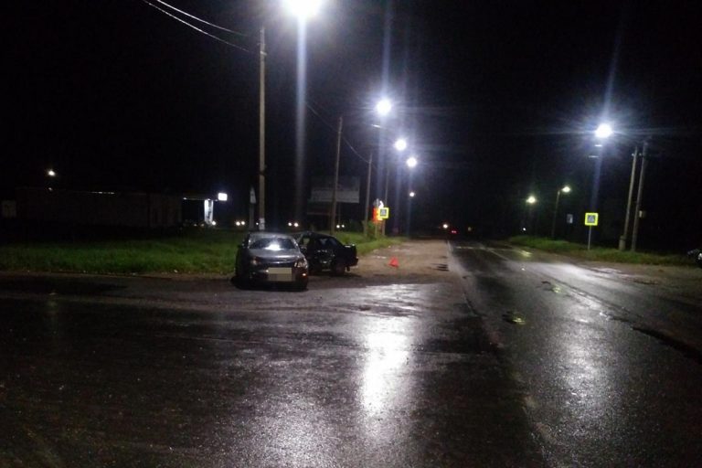 В Кувшиновском районе "пятнашка" влетела в Volkswagen