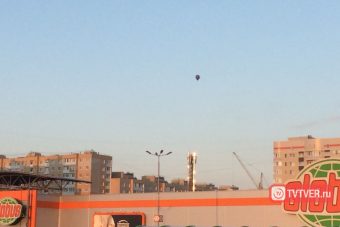 Спустя сутки после посадки в тверском дворе шар вновь парит над Южным