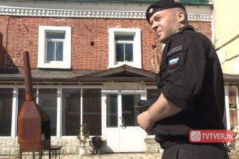 В Твери дом на берегу Тверцы арестовали за миллионные долги