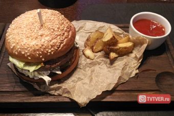 В Москве житель Твери работал в доставке еды, но съедал все сам В Москве житель Твери работал в доставке еды, но съедал все сам