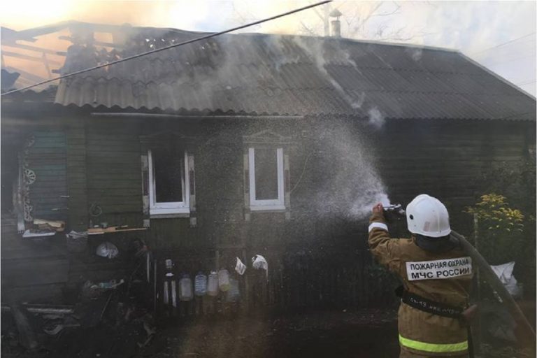 В Тверской области дом лишился крыши из-за короткого замыкания