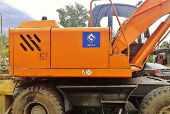 В Тверской области два парня украли батарею с экскаватора