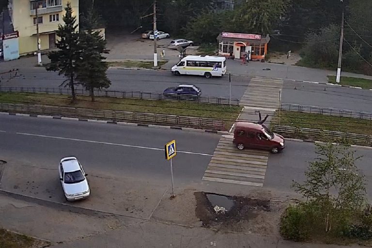 В сети появилось видео наезда на пешехода в Твери