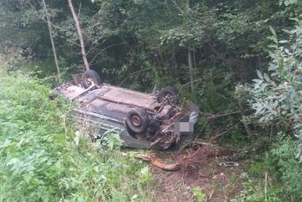 В Тверской области автомобиль вылетел в кювет и перевернулся, пострадал ребенок