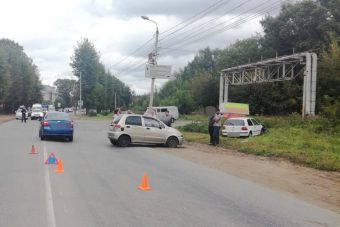 Двухлетняя девочка пострадала в тройном ДТП в Твери