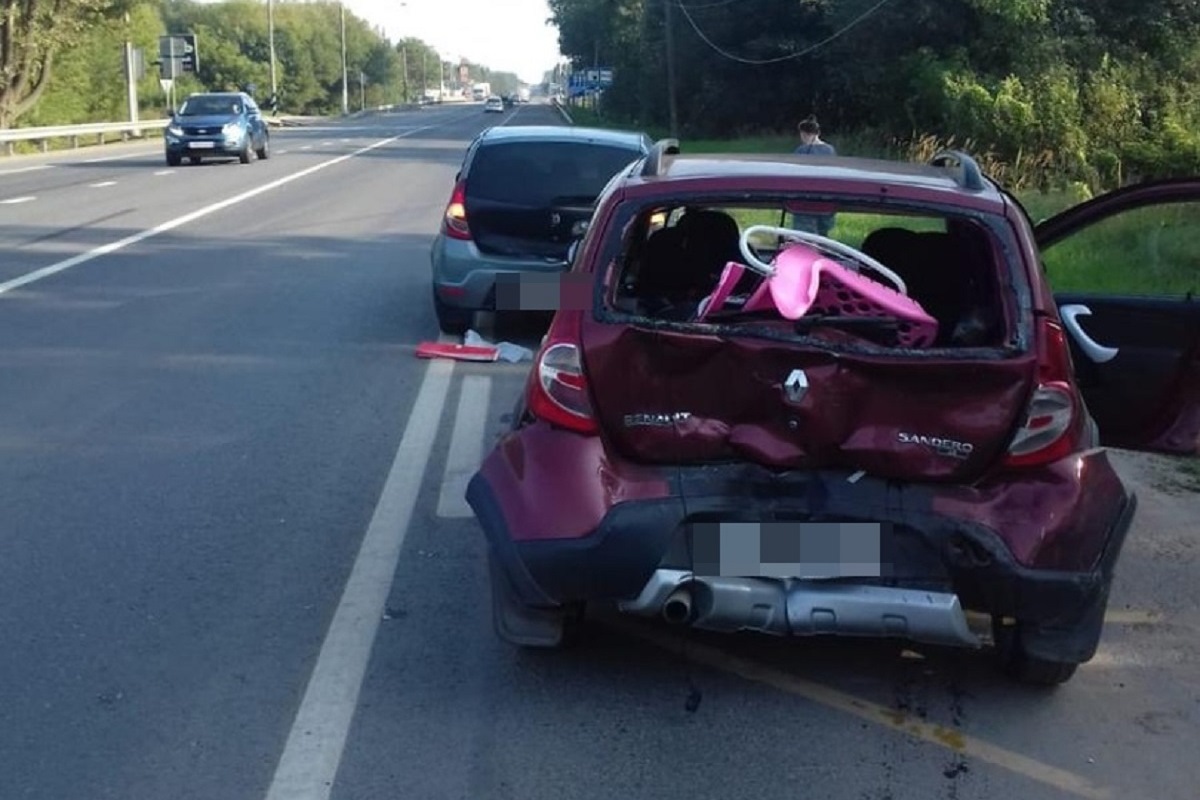 В результате столкновения трёх автомобилей в Тверской области пострадал 9-месячный младенец