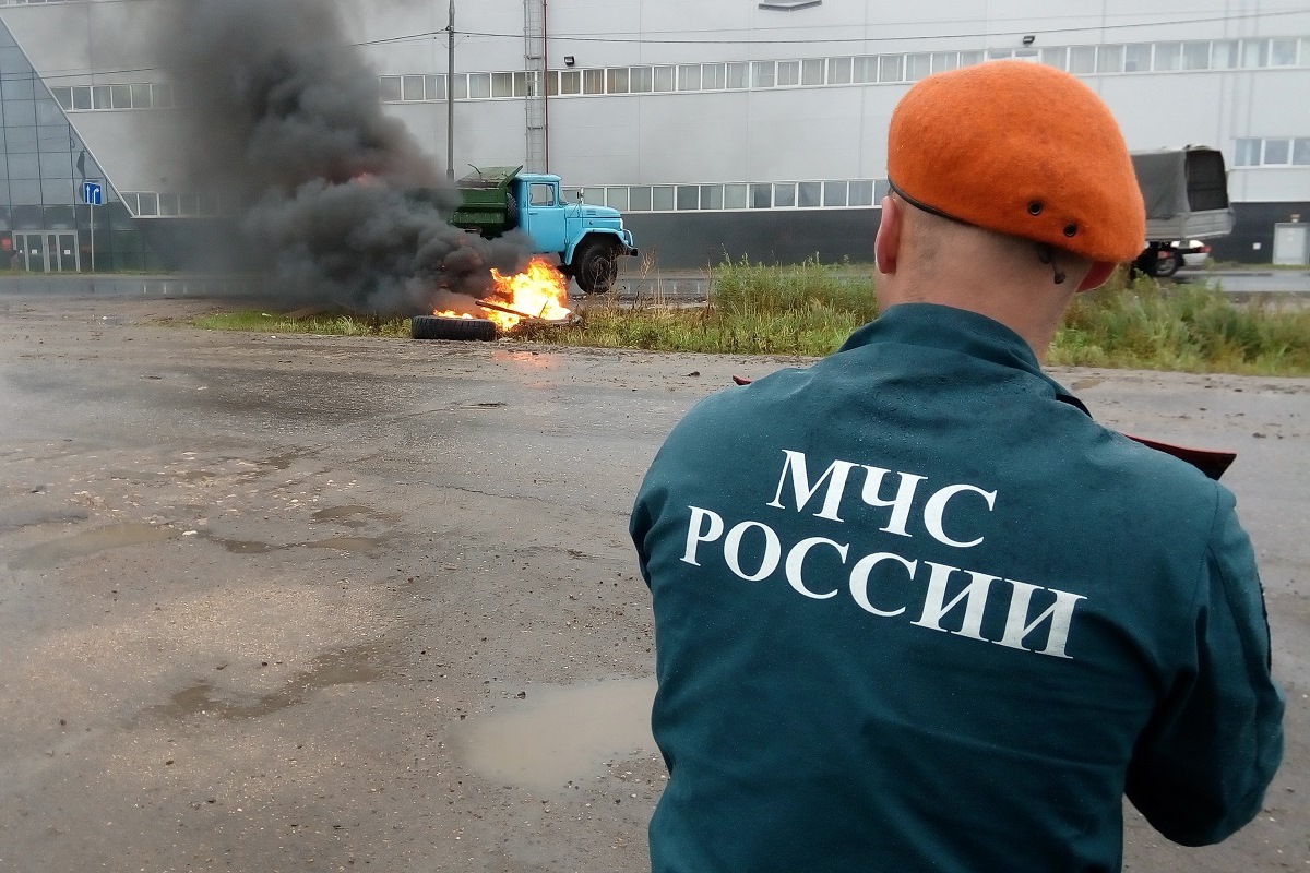 Пена, огонь и дождь: в Твери спасатели ликвидировали последствия условного ДТП с 5 автомобилями и 6 пострадавшими