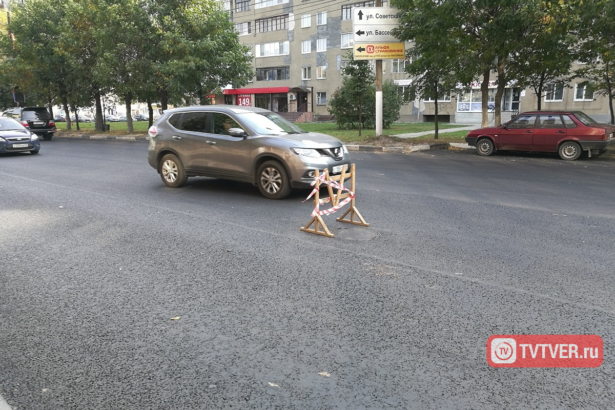 Только что уложенный асфальт на Волоколамском проспекте в Твери придётся дырявить