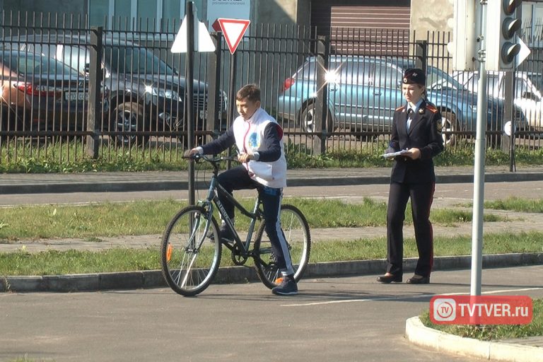 В Твери более 130 школьников приняли участие в акции «Безопасное колесо»