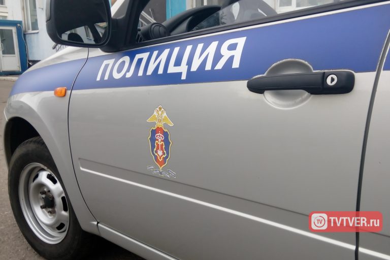 Житель Тверской области напился и накинулся с кулаками на банкомат