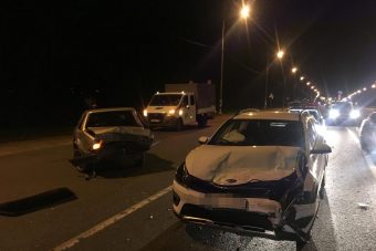 В Твери водитель KIA «догнал» автомобиль и с травмами угодил в больницу