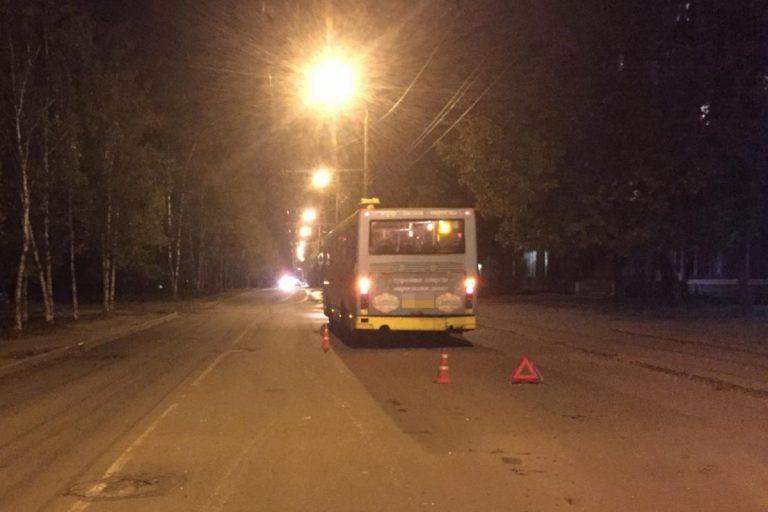 В Твери пассажирка пострадала, пытаясь зайти в автобус