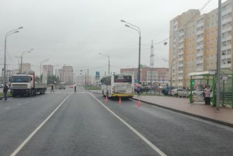 В Твери пассажирка автобуса попала в больницу из-за резкого торможения