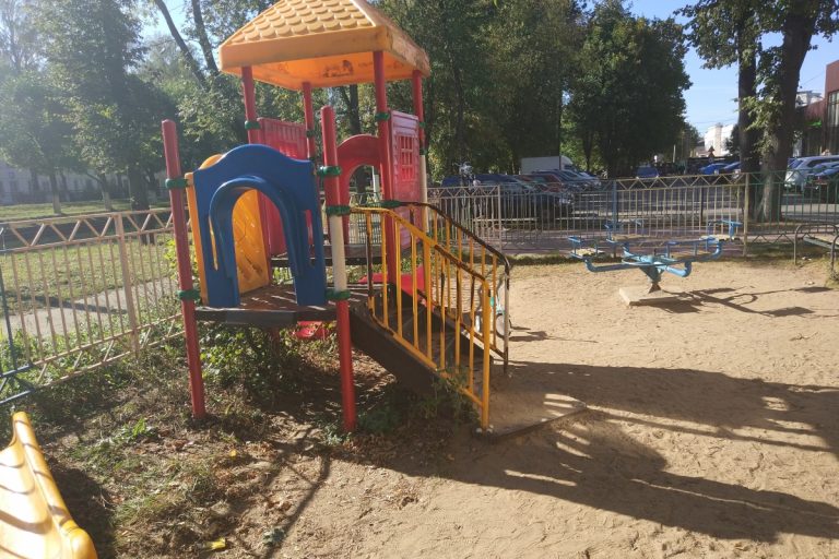 В Твери демонтируют детскую площадку, где травмировался ребенок