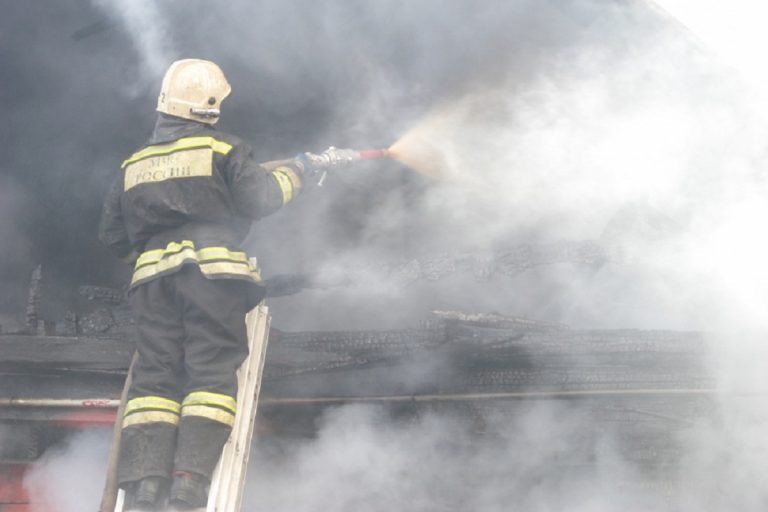 Дачный дом остался без крыши в Тверской области