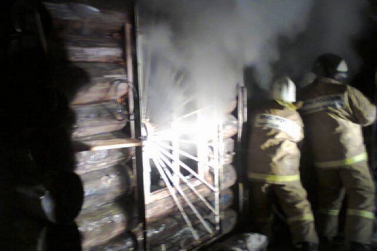 В Тверской области ночью из-за замыкания сгорела баня