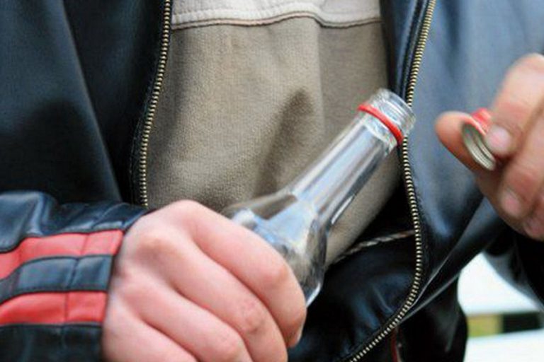 В Тверской области похититель бутылки водки отработает 100 часов