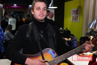 «Я поступил гуманно»: в Твери автор «обучающего ролика» об убийстве котёнка извинился и спел песню