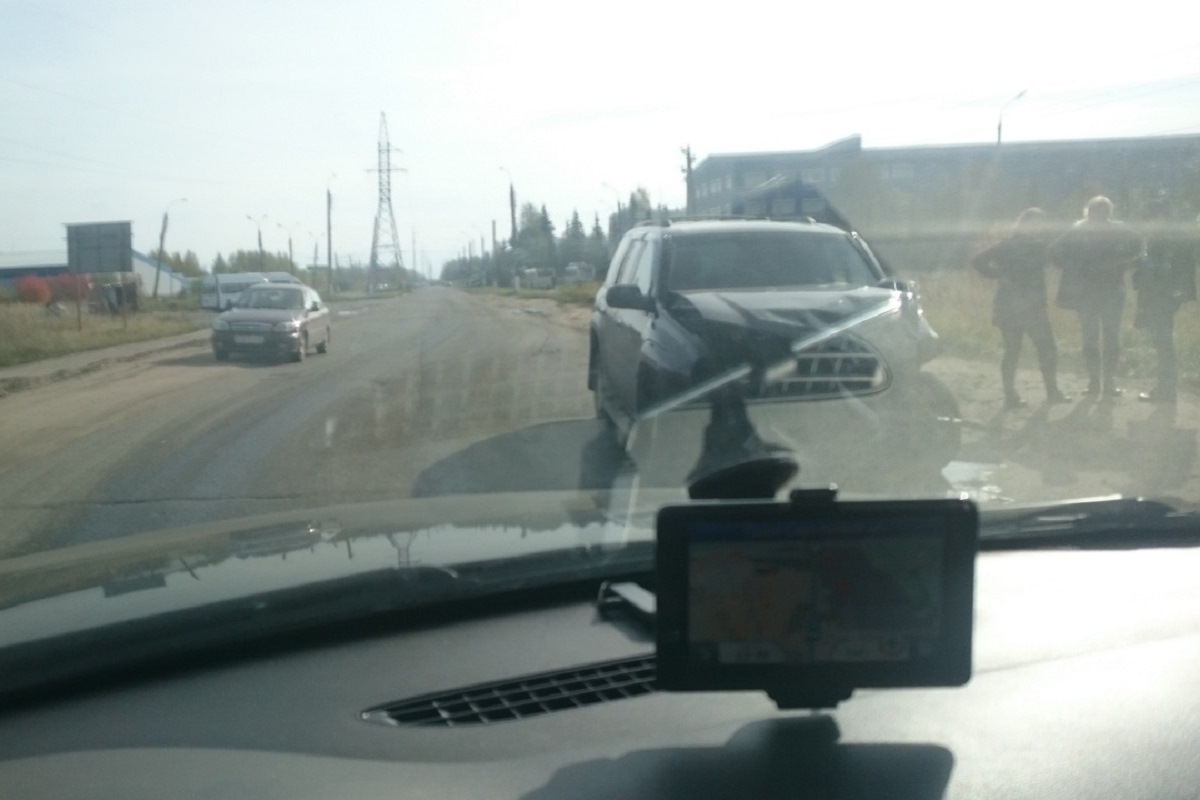 Женщине изрезало лицо в результате столкновения внедорожника и маршрутки в Твери