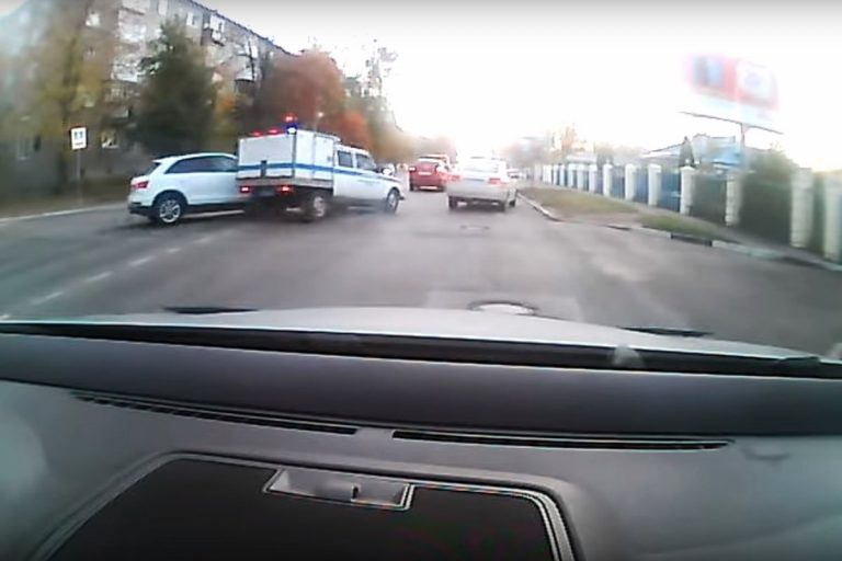 В Твери полицейский автомобиль попал в ДТП