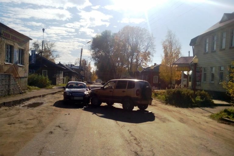 Отказали тормоза: в Тверской области автоледи на неисправной «Ниве» совершила ДТП