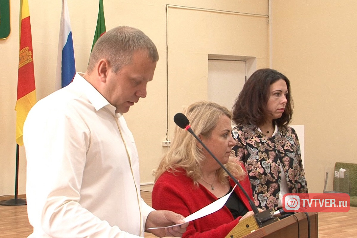 В Калининском районе депутаты, не решив ничего, получили мандаты