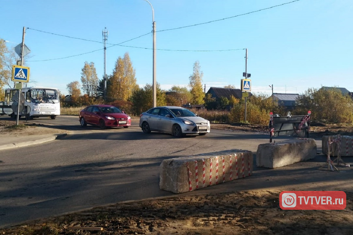 Ремонт дороги стал причиной пробки на Бурашевском шоссе в Твери
