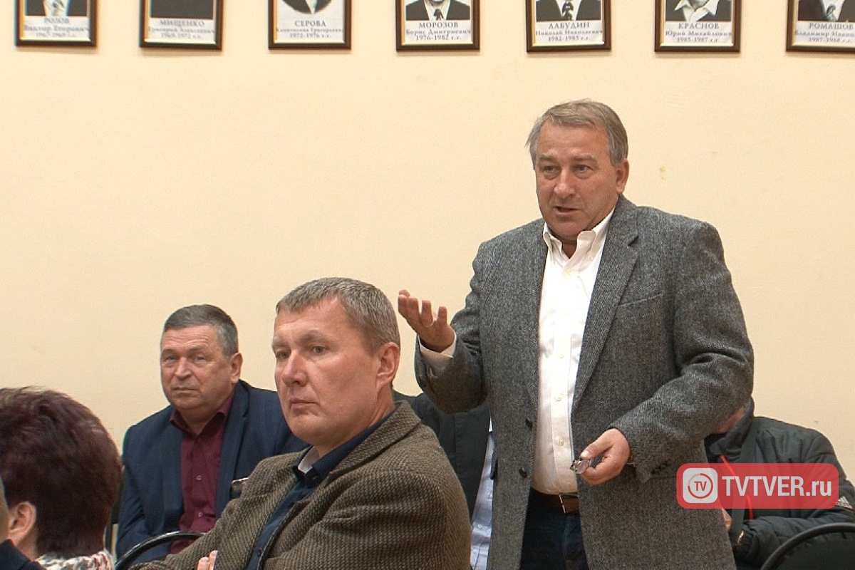 В Калининском районе депутаты, не решив ничего, получили мандаты