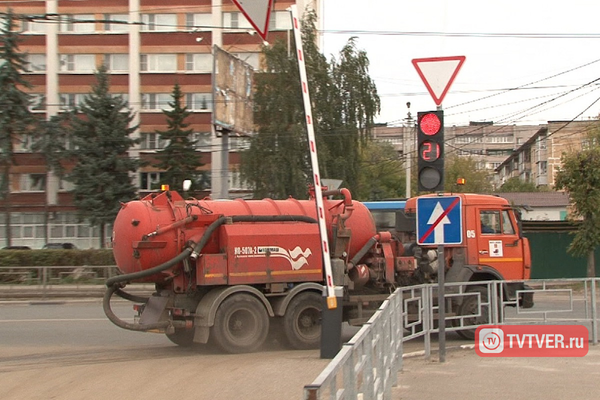 Лужи вместо парковки, или Как в Твери лицо города превратилось в его позор