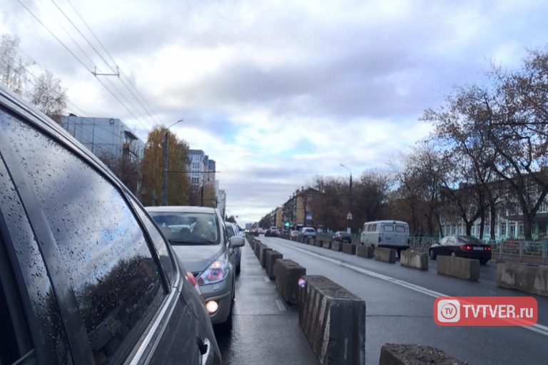 В Твери без предупреждения частично перекрыли Волоколамский проспект