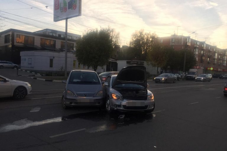 Ребенок пострадал при столкновении двух иномарок в Твери