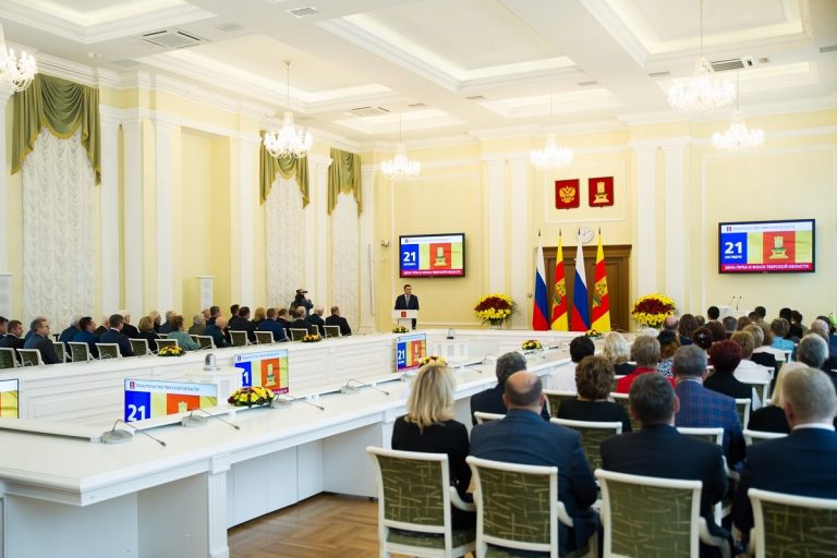 Священнослужитель, банкир, многодетная мать. Жителям Тверской области вручали государственные и региональные награды