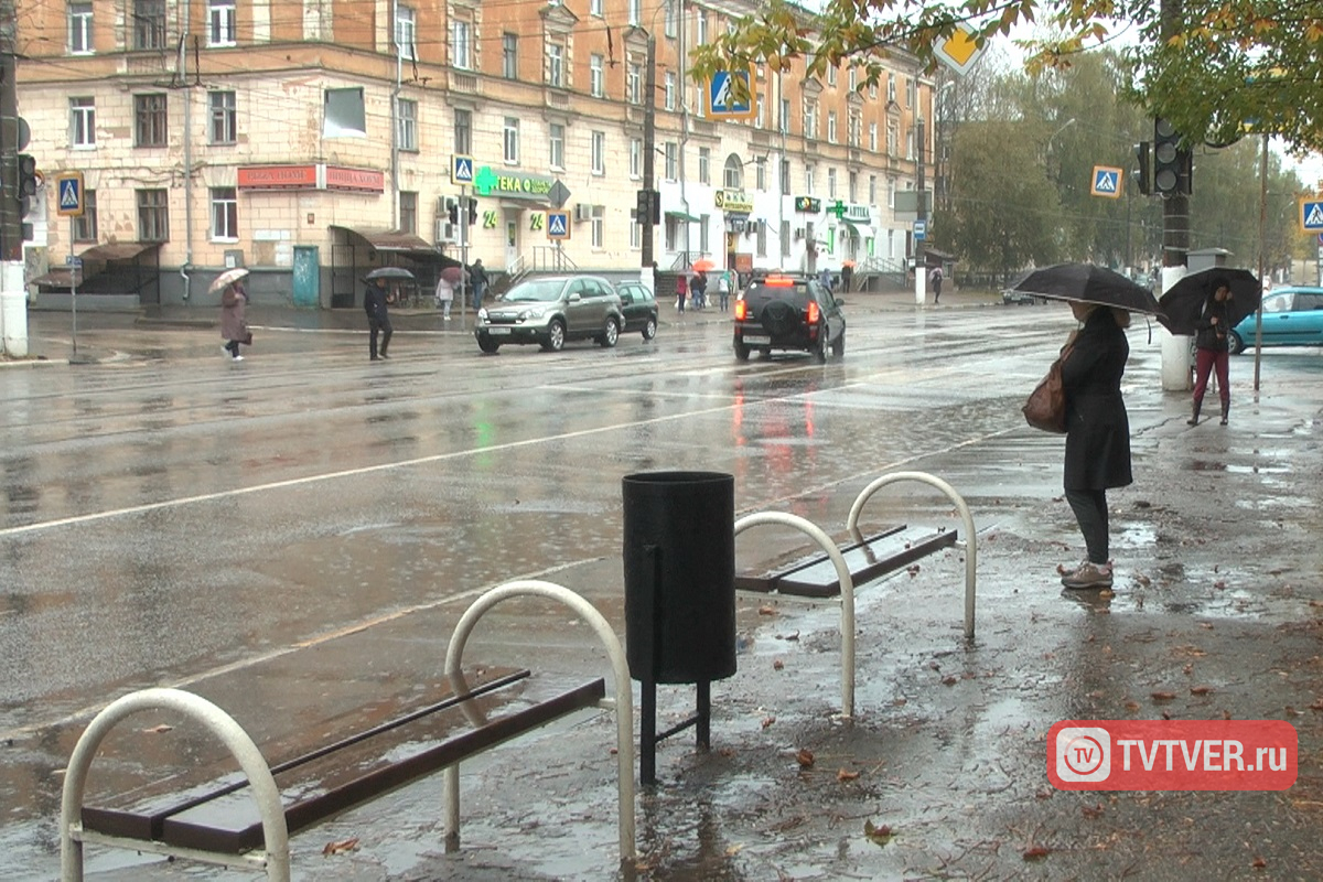 Новые остановки в Твери не спасают ни от дождя, ни от ветра