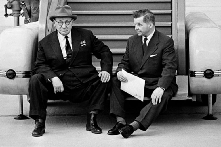 В Твери открылась выставка, посвящённая человеку и самолётам