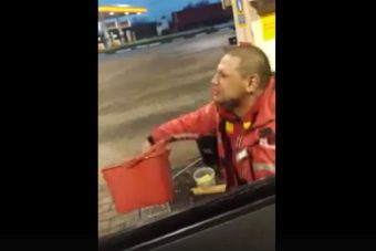 В Твери заправщик АЗС под «кайфом» пытался потушить свои глаза