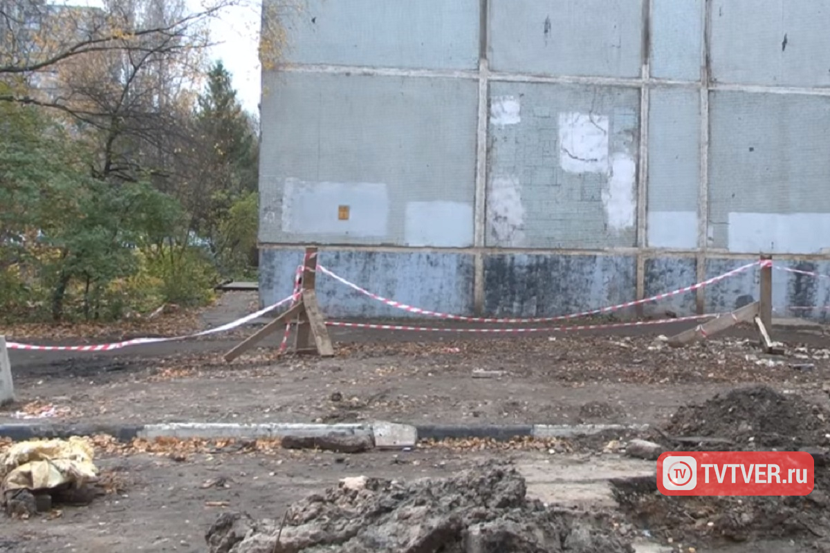 В Твери жители улицы Луначарского переходят дорогу с риском для жизни