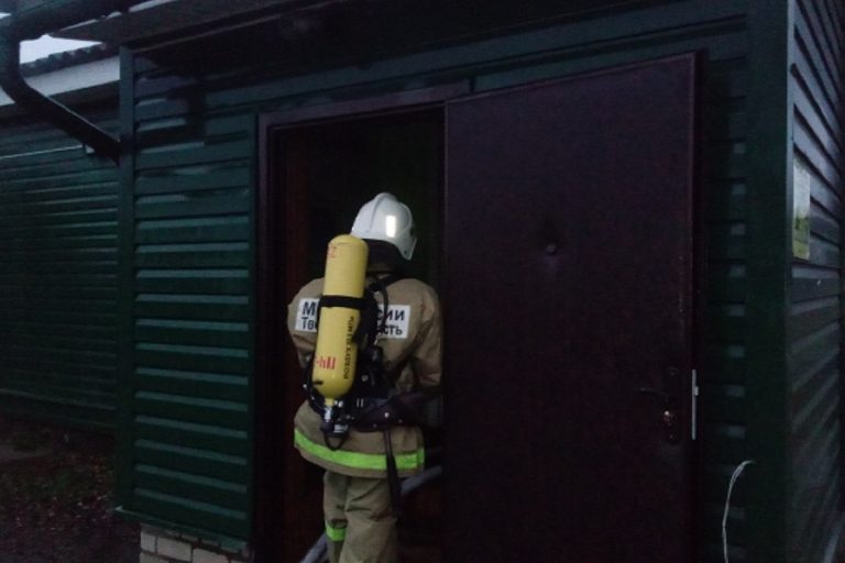 В Погорелом Городище Тверской области загорелся магазин