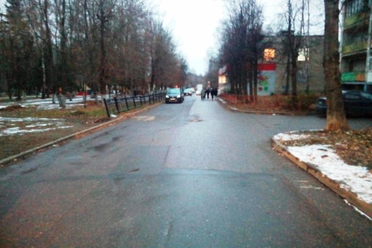 В Твери водитель седана сбил 78-летнюю старушку и скрылся с места ДТП